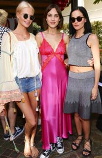 Poppy Delevingne feet photo thumbnail