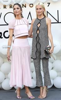 Poppy Delevingne feet photo thumbnail