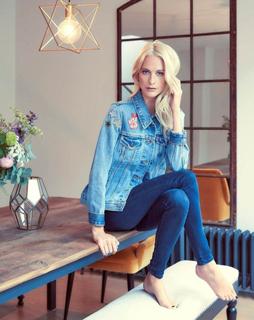Poppy Delevingne feet photo thumbnail