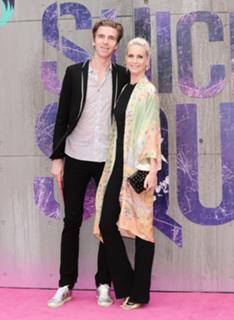 Poppy Delevingne feet photo thumbnail