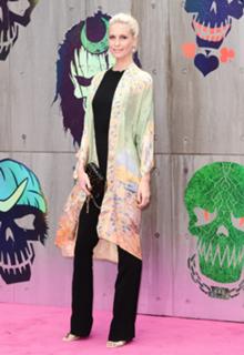 Poppy Delevingne feet photo thumbnail