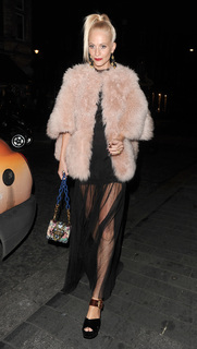 Poppy Delevingne feet photo thumbnail