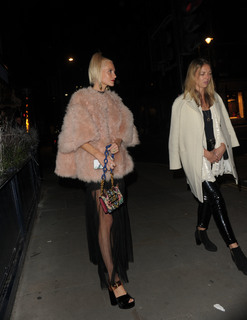 Poppy Delevingne feet photo thumbnail