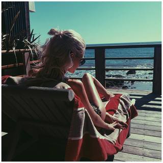 Poppy Delevingne feet photo thumbnail