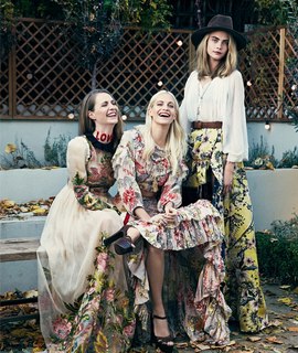 Poppy Delevingne feet photo thumbnail