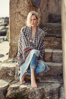 Poppy Delevingne feet photo thumbnail