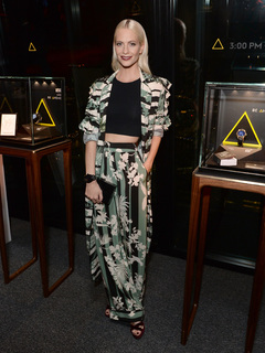 Poppy Delevingne feet photo thumbnail