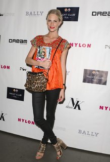 Poppy Delevingne feet photo thumbnail