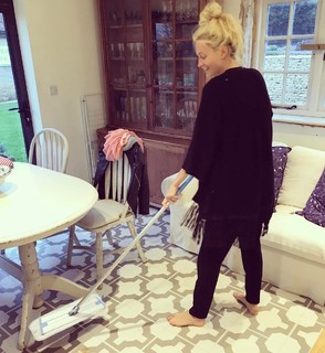 Poppy Delevingne feet photo thumbnail