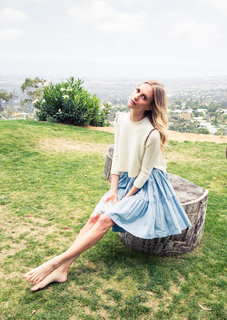Poppy Delevingne feet photo thumbnail
