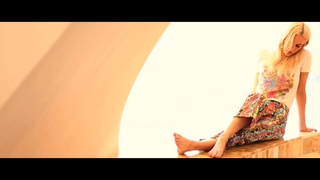 Poppy Delevingne feet photo thumbnail