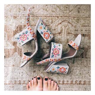 Poppy Delevingne feet photo thumbnail