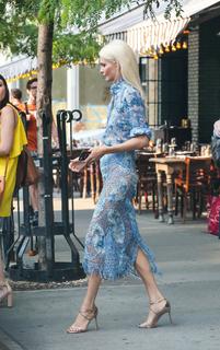 Poppy Delevingne feet photo thumbnail