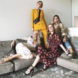 Poppy Delevingne feet photo thumbnail