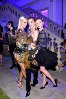 Poppy Delevingne feet photo thumbnail