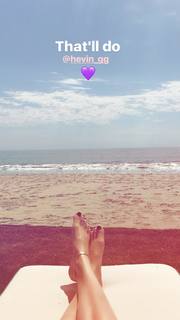 Poppy Delevingne feet photo thumbnail