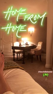 Poppy Delevingne feet photo thumbnail