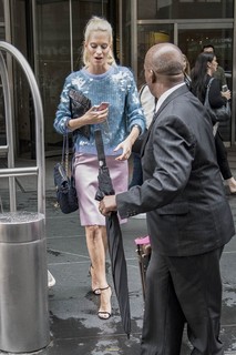 Poppy Delevingne feet photo thumbnail