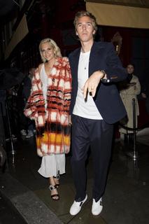 Poppy Delevingne feet photo thumbnail