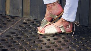 Poppy Delevingne feet photo thumbnail