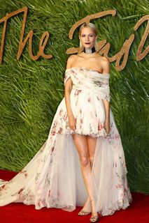 Poppy Delevingne feet photo thumbnail