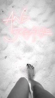 Poppy Delevingne feet photo thumbnail