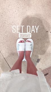 Poppy Delevingne feet photo thumbnail