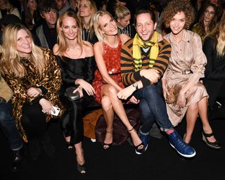 Poppy Delevingne feet photo thumbnail