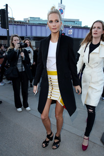 Poppy Delevingne feet photo thumbnail