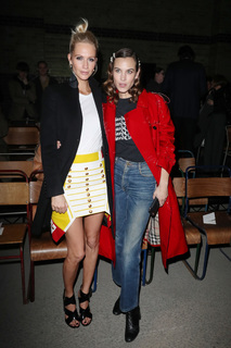 Poppy Delevingne feet photo thumbnail