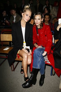 Poppy Delevingne feet photo thumbnail