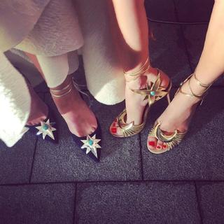 Poppy Delevingne feet photo thumbnail