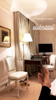 Poppy Delevingne feet photo thumbnail