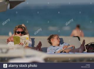 Poppy Delevingne feet photo thumbnail