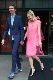 Poppy Delevingne feet photo thumbnail