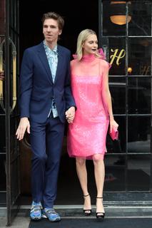 Poppy Delevingne feet photo thumbnail