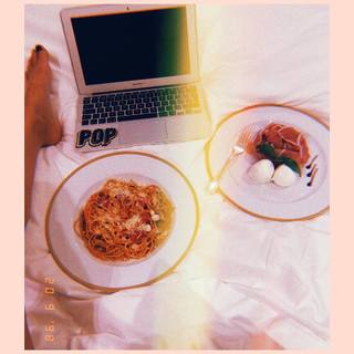 Poppy Delevingne feet photo thumbnail