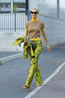 Poppy Delevingne feet photo thumbnail