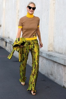 Poppy Delevingne feet photo thumbnail