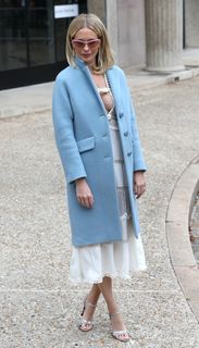 Poppy Delevingne feet photo thumbnail