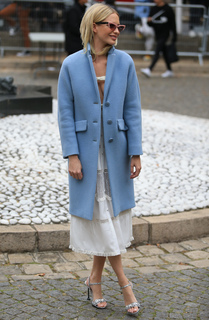 Poppy Delevingne feet photo thumbnail