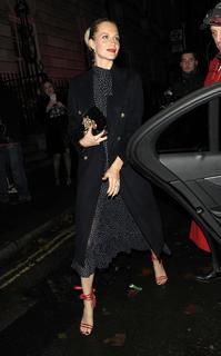 Poppy Delevingne feet photo thumbnail