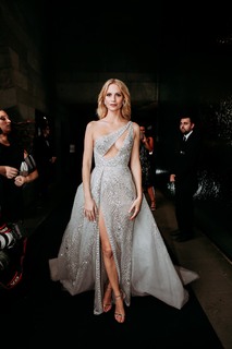 Poppy Delevingne feet photo thumbnail