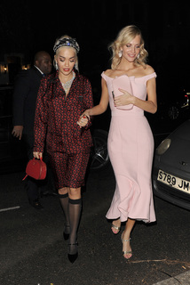 Poppy Delevingne feet photo thumbnail