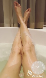 Poppy Delevingne feet photo thumbnail