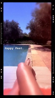 Poppy Delevingne feet photo thumbnail