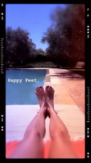 Poppy Delevingne feet photo thumbnail