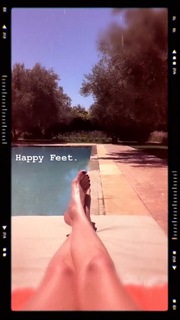Poppy Delevingne feet photo thumbnail