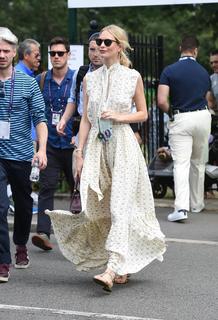 Poppy Delevingne feet photo thumbnail