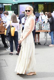 Poppy Delevingne feet photo thumbnail